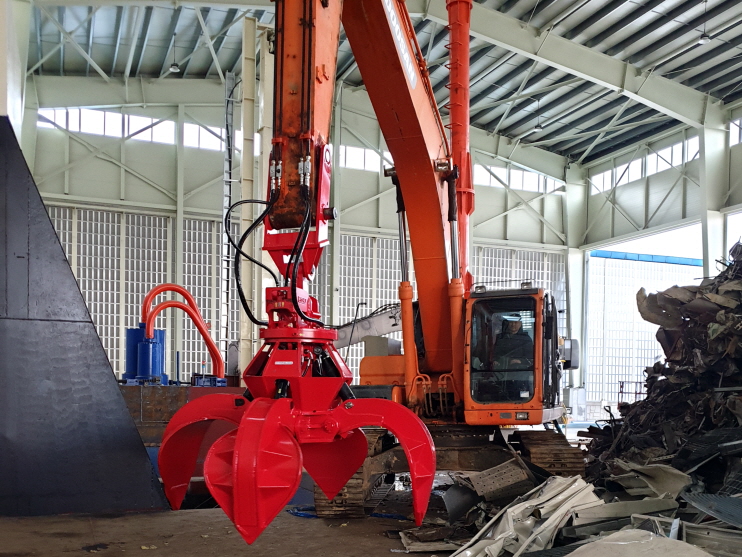 Orange Peel Grapple YM1000 on Doosan Excavator