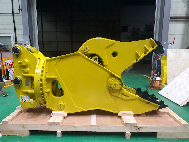 Hydraulic Pulverizer YPC220R at the factory